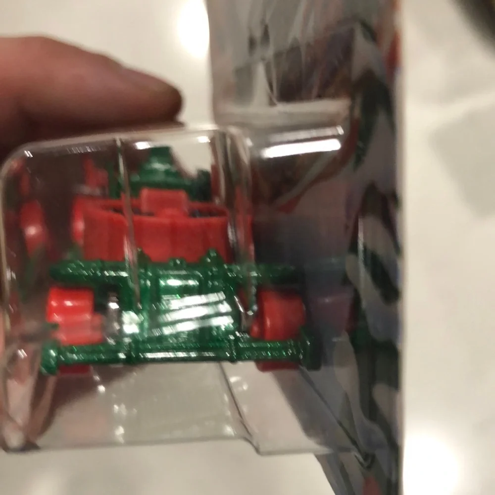 Hot Tub Toy Car - Red and Green - Picture 3 of 7
